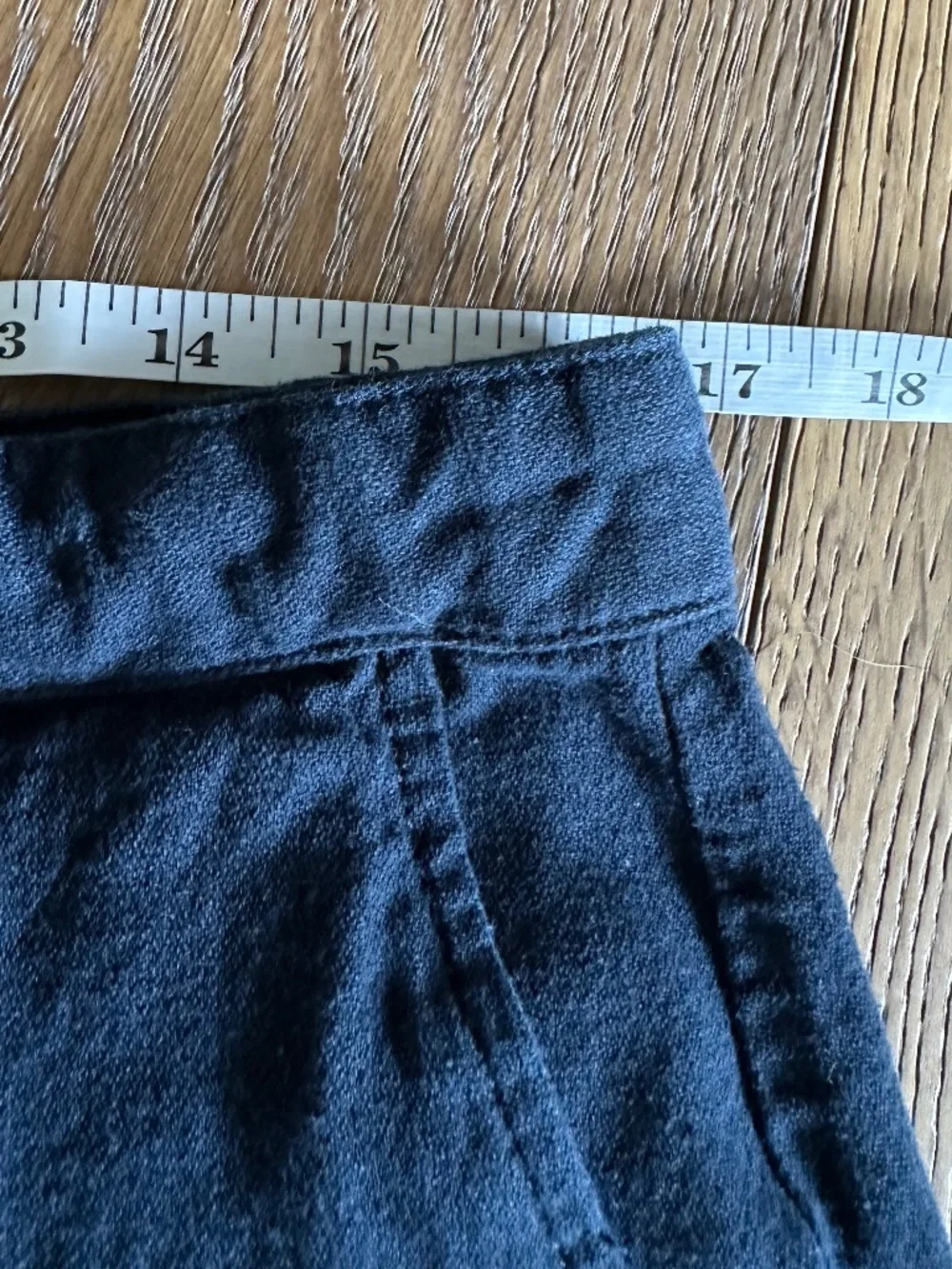 Banana Republic details features